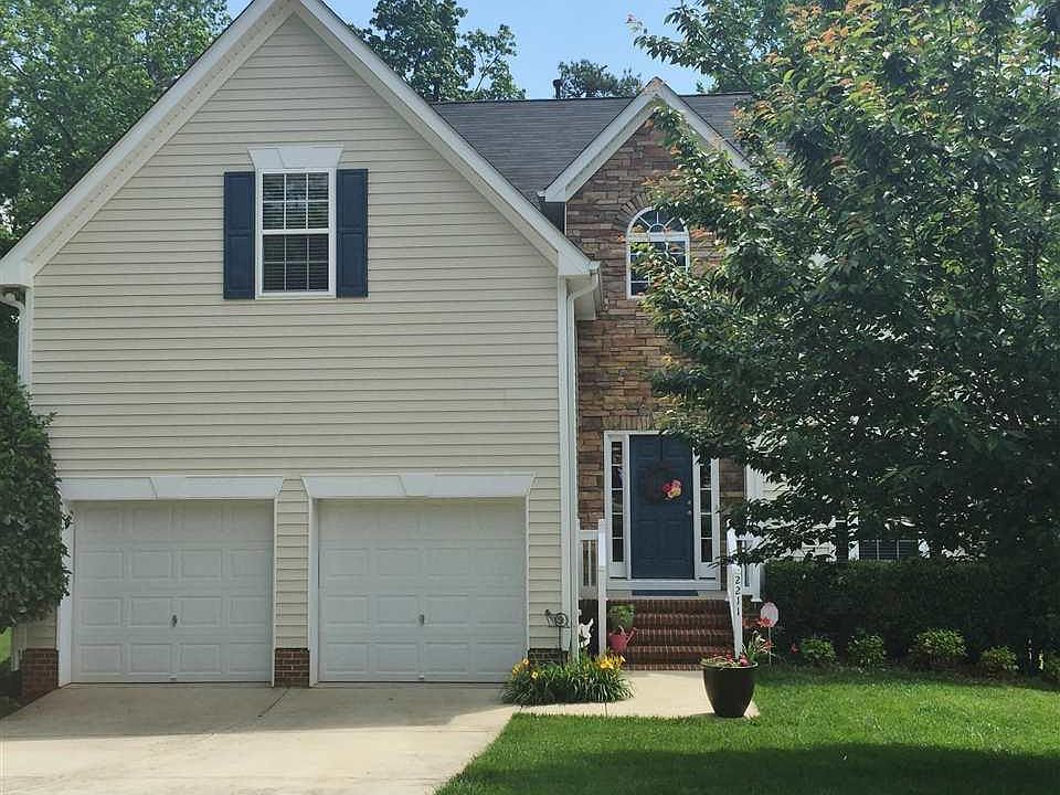 1st image of 2211 Summit Dr