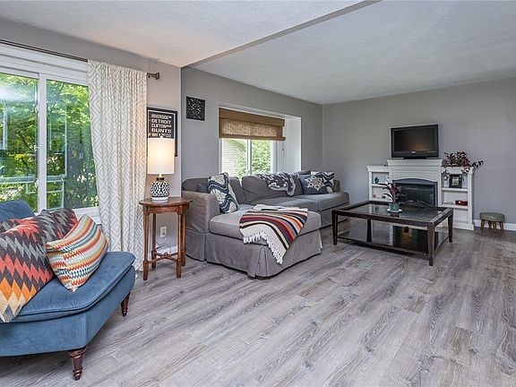 4th image of 20238 Westwood Dr