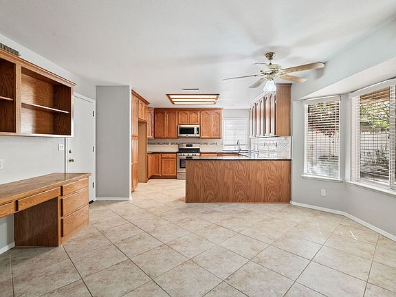 5th image of 1937 E Lester Ave