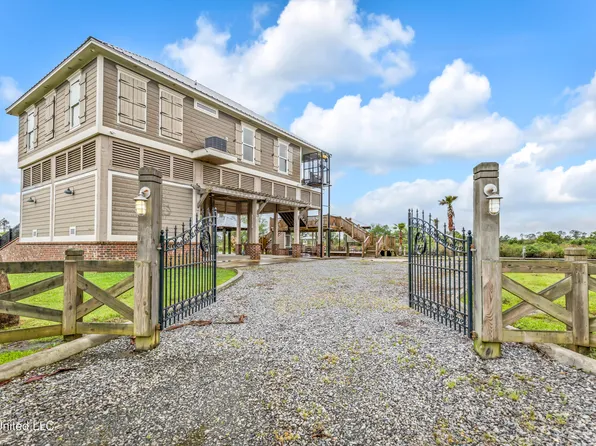5019 Hawaii St, Bay Saint Louis, MS 39520