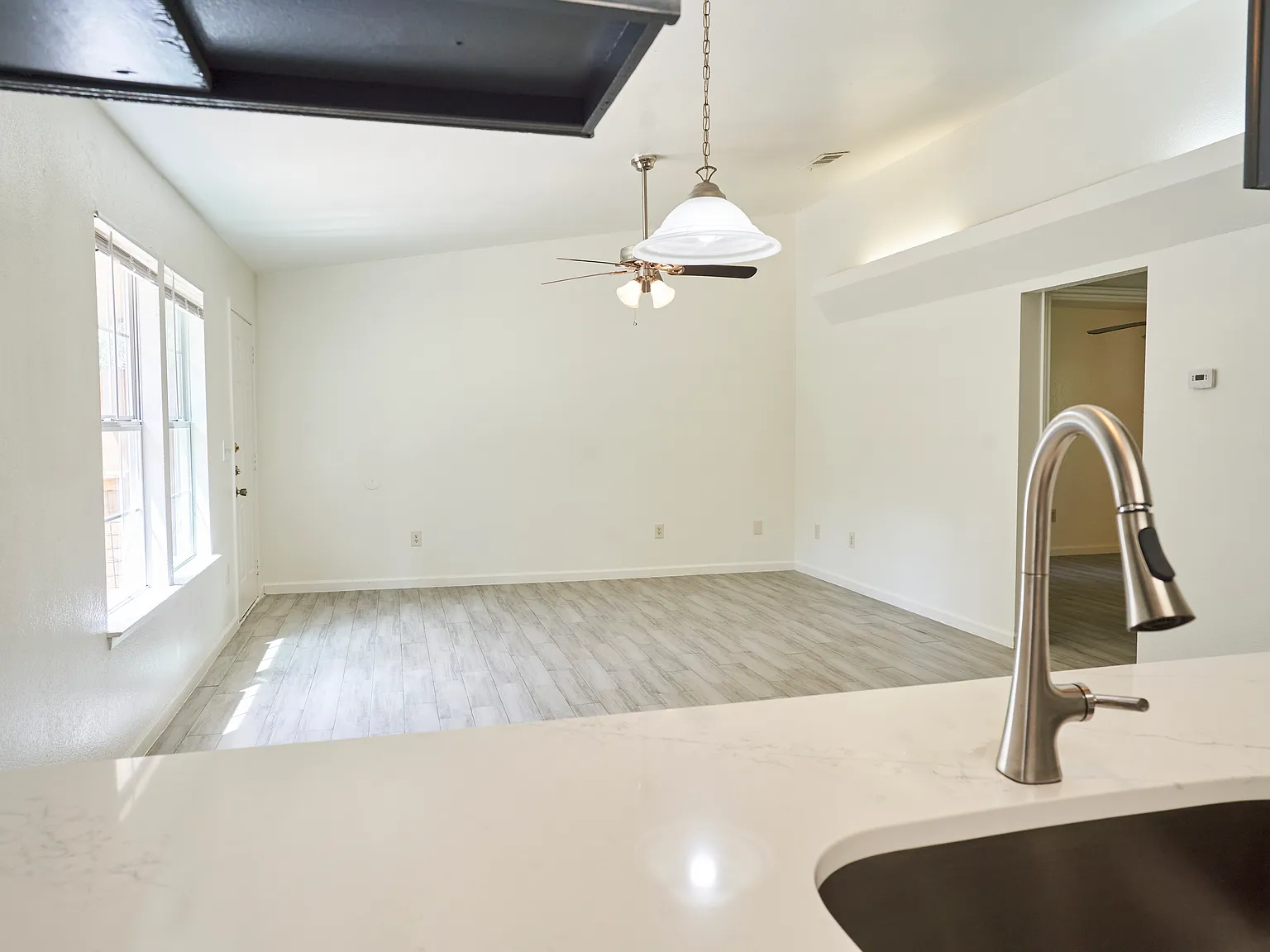 2 bed, 1.5 bath, 900 sqft, $1,250 — Photo 4