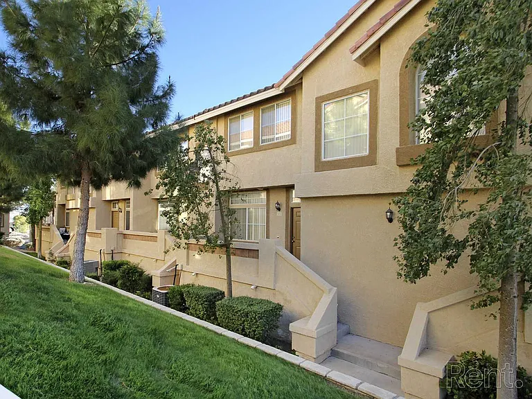 Villas At South Pointe — Photo 6