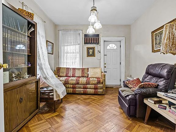 5th image of 4424 10th Ave #1