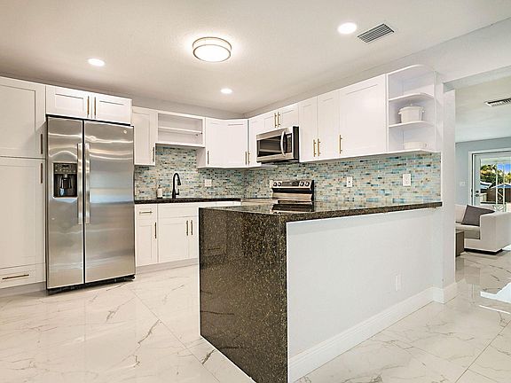 5th image of 4733 SW 35th Avenue