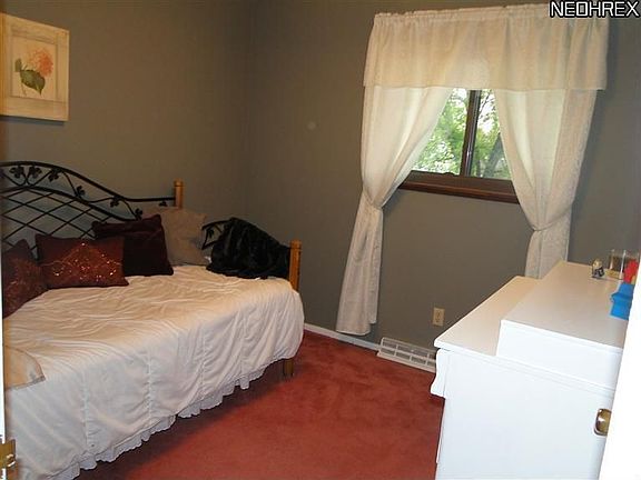 5th image of 1060 Plymouth Dr