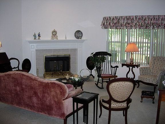 2nd image of 3340 Newbliss Cir