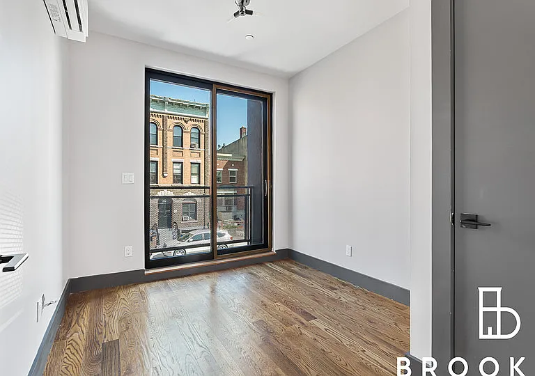 1461 Gates Ave #4D — Photo 6