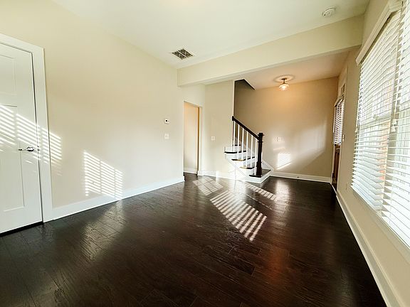 5th image of 1424 W 4th St