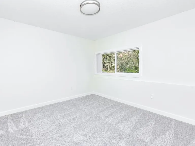 920 SW Grover St — Photo 8