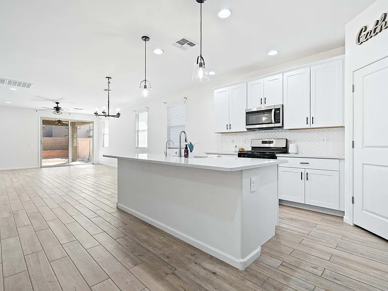 12486 N Reeves Pl — Photo 6