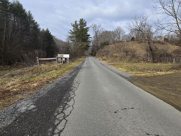 3rd image of 5709 Blue Sulphur Springs Rd