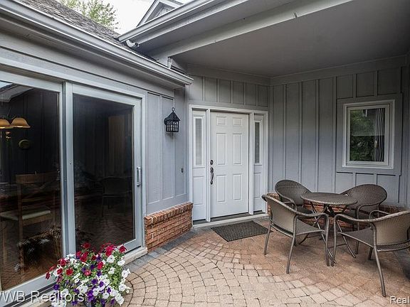 4th image of 28472 Venice Cir