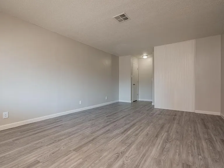 7100 Natalie Ave NE — Photo 11