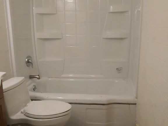 3rd image of 414 SE Forth Ave