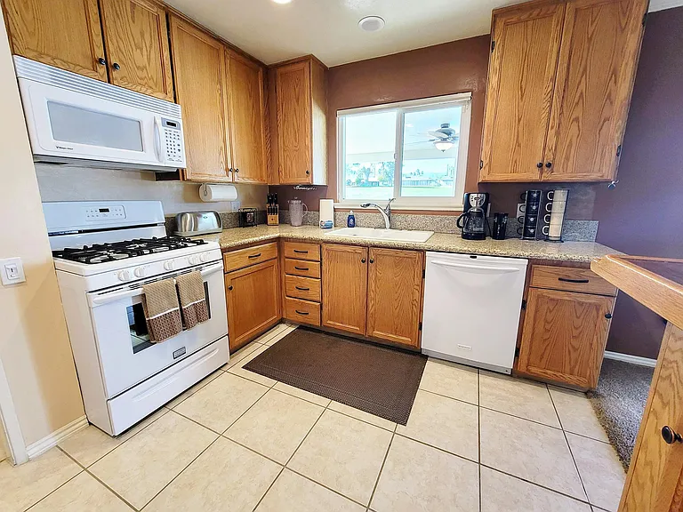 42445 Kansas St — Photo 12