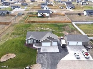 13672 Hawthorn Loop NW, Williston, ND 58801