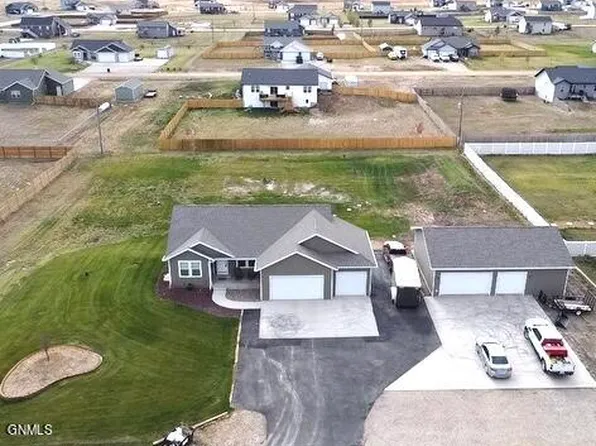 13672 Hawthorn Loop NW, Williston, ND 58801