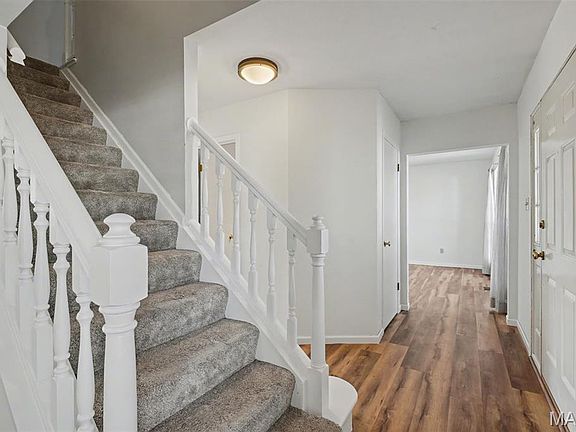 2nd image of 9 Schrader Farm Ct