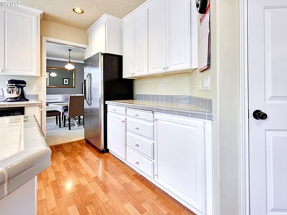 5th image of 16782 SE Kingsridge Ct