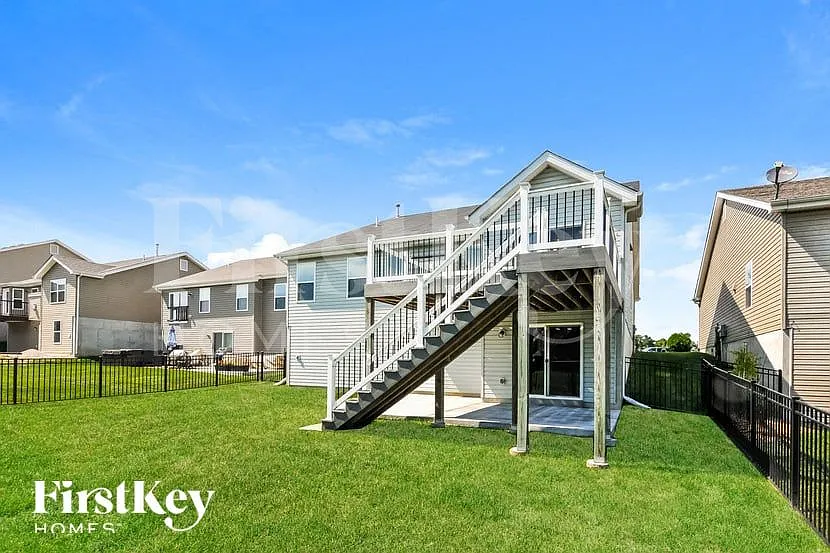 3 bed, 2.0 bath, 1740 sqft, $3,035 — Photo 2