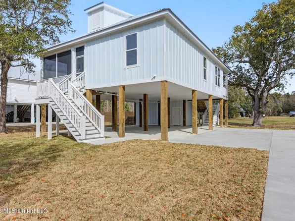 206 Piney Rdg, Waveland, MS 39576
