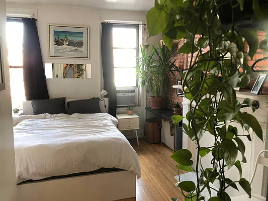 Rented by Delmark Realty LLC | media 30