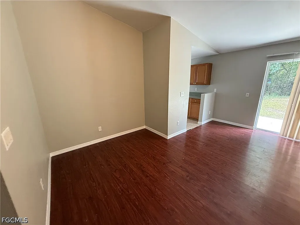 3 bed, 2.0 bath, 2256 sqft, $1,500 — Photo 3