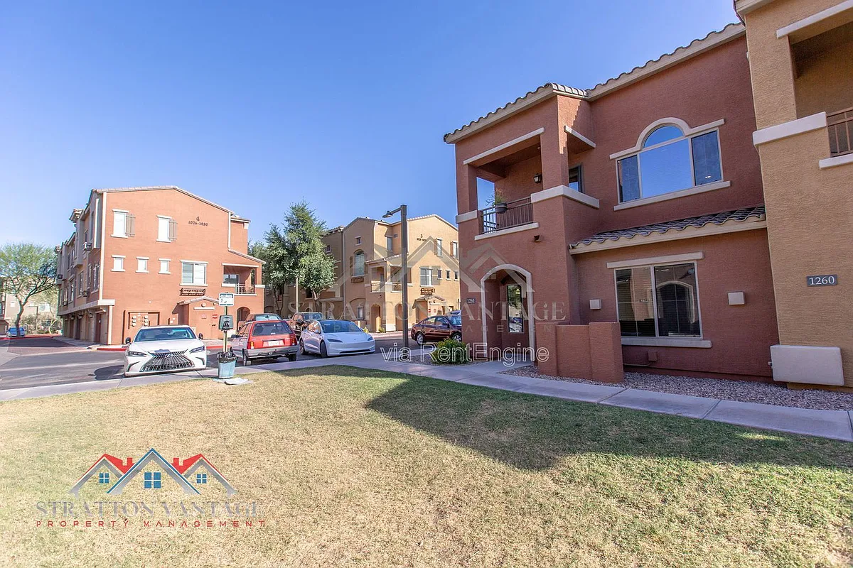 Building Photo - 240 W Juniper Ave #1261