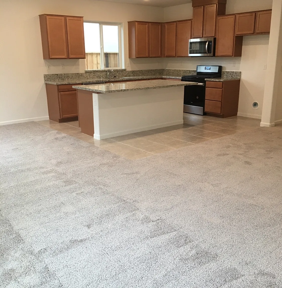 4 bed, 2250 sqft, $3,900 — Photo 3