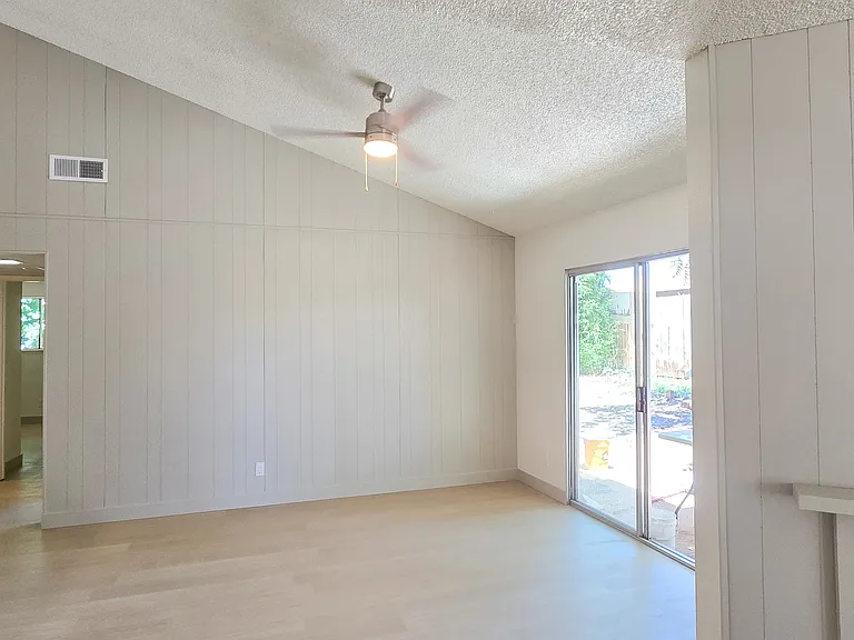 5031 Sparrow Ct — Photo 6