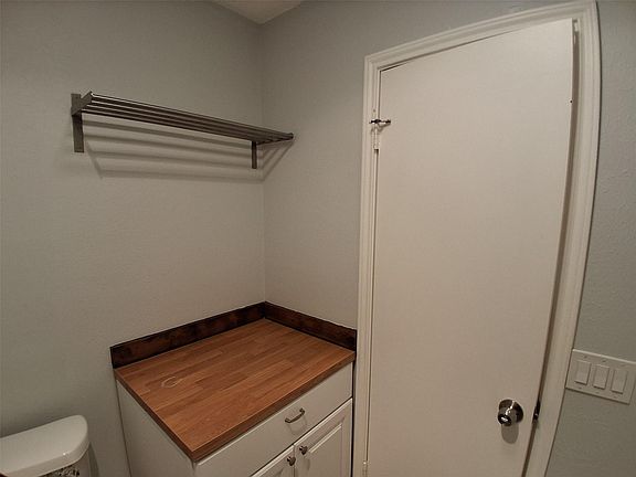 4th image of 618 Rollingway Dr #B