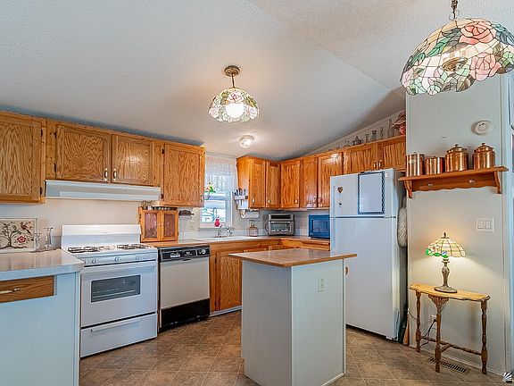 4th image of 13138 E 49th Dr