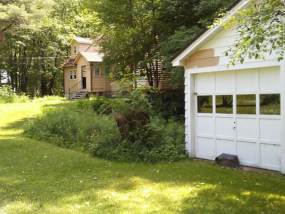 Detached 1.5 Car Garage