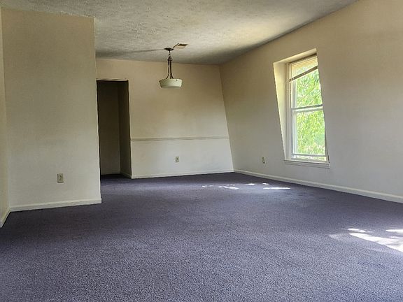 2nd image of 261 Meadowview Dr APT 4