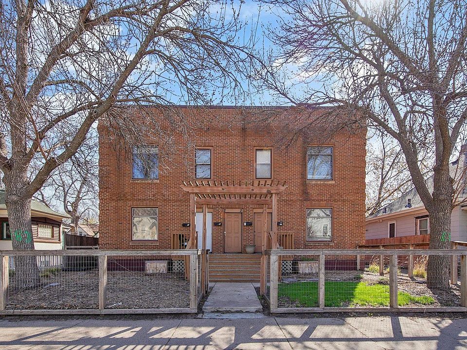 Fenced in front yard with pergola