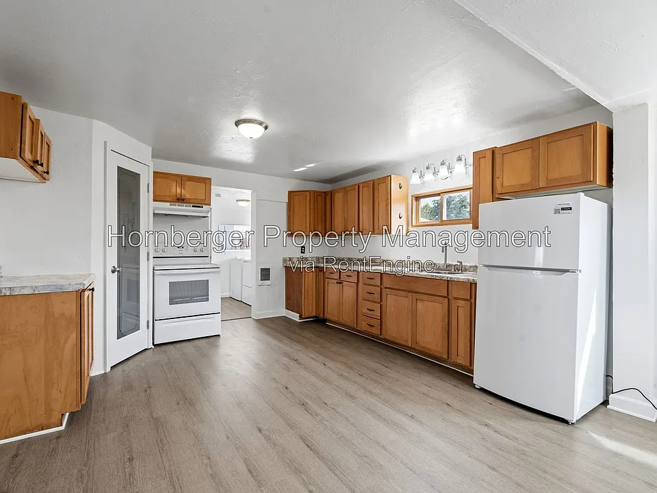 1103 E Joseph Ave