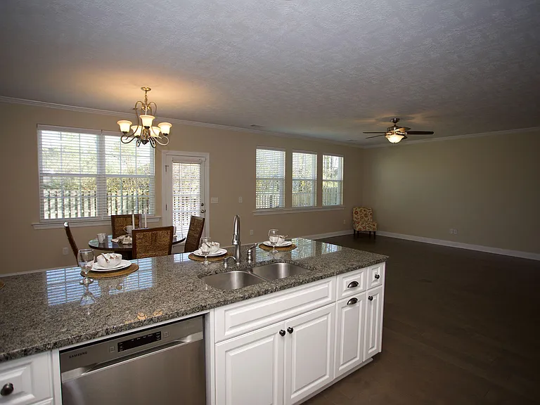 484 Brantley Cove Cir — Photo 9
