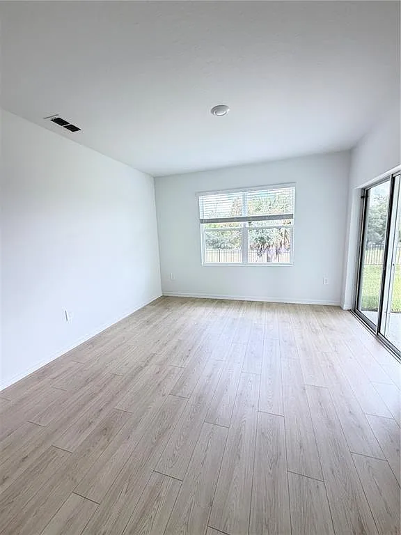 3 bed, 2.0 bath, 1672 sqft, $2,075 — Photo 4
