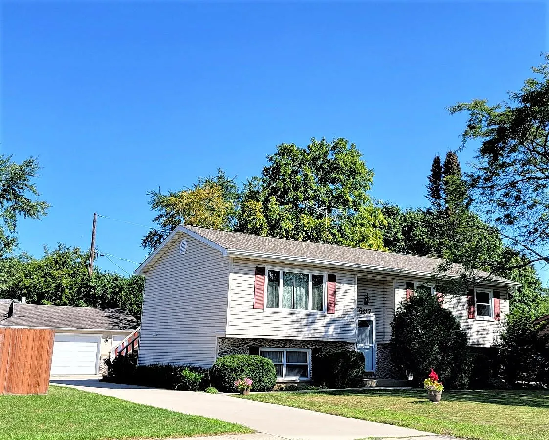 607 Thompson Ave photo 1