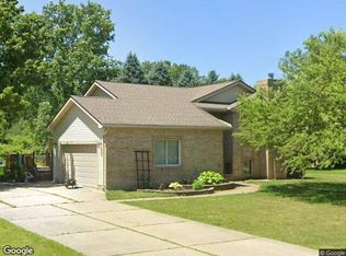 2411 Briar Creek Ln, Burton, MI 48509