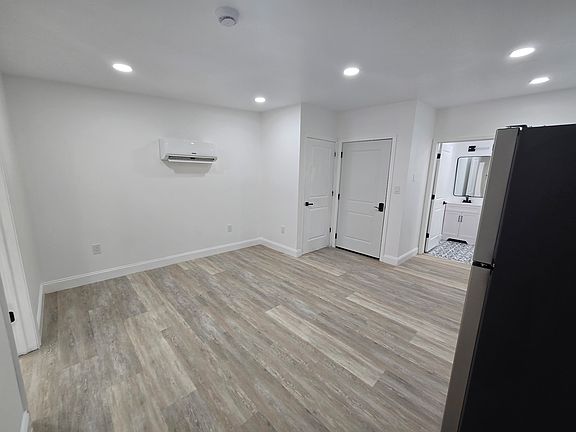 3rd image of 1521 Pine St APT 4R