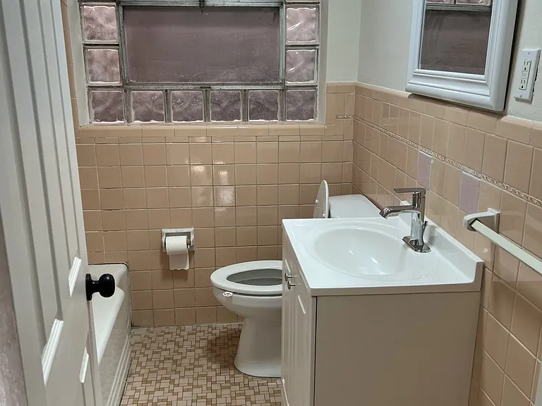 5855 Pershing Ave — Photo 7