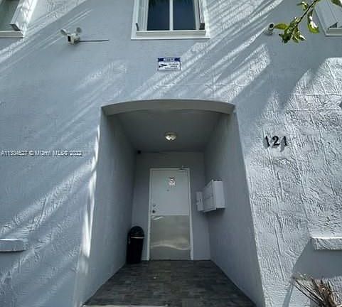 2nd image of 121 NE 55th St APT 5