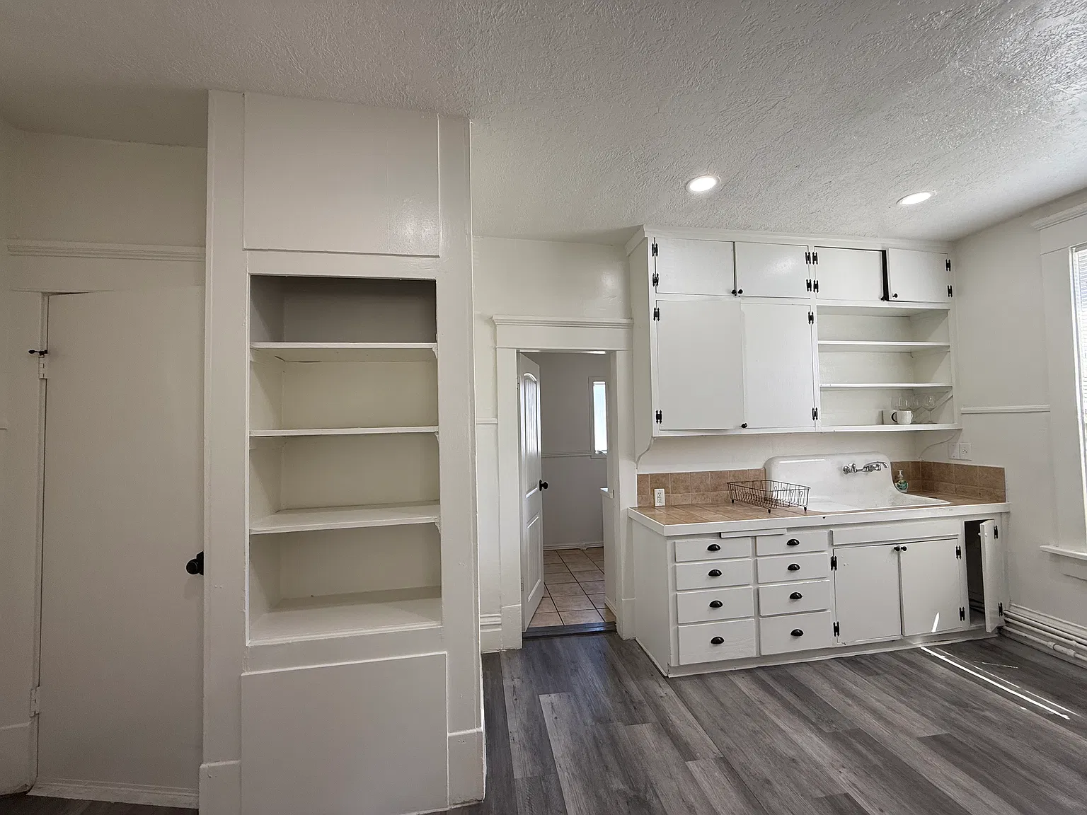 4 bed, $1,800 — Photo 3