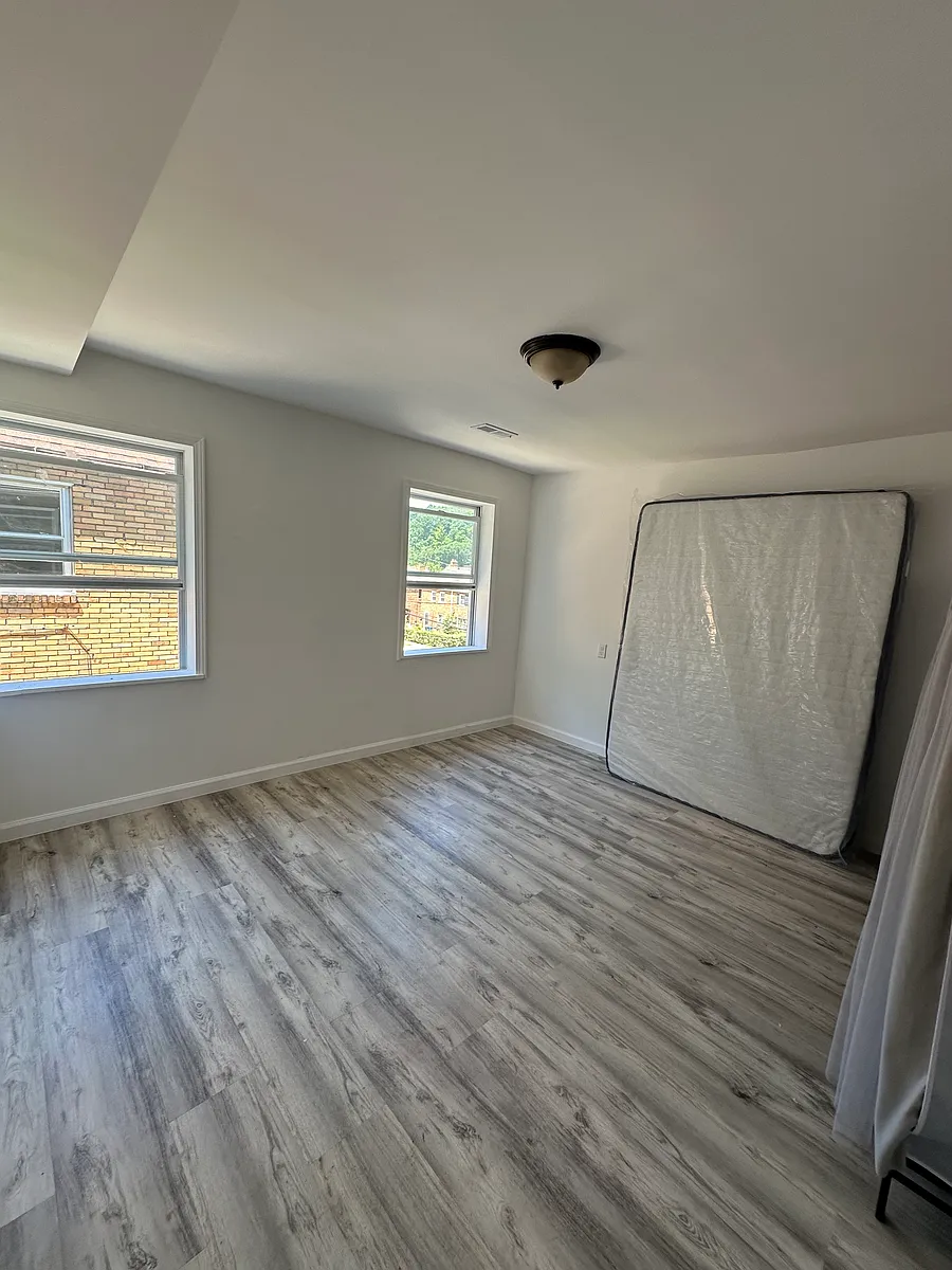 Building Photo - 3843 Beechwood Blvd #2
