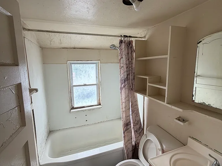 1408 E Main St #6 — Photo 6