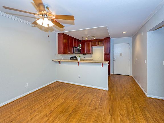 3rd image of 5525 Canoga Ave APT 104