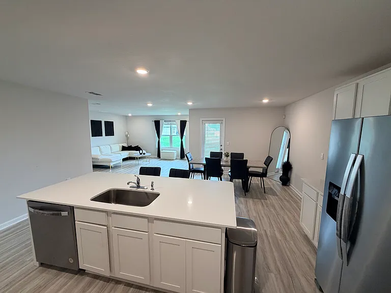 4703 Airmen Dr — Photo 8