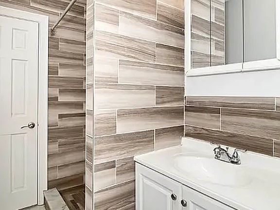 5th image of 243 E 18th St #22A