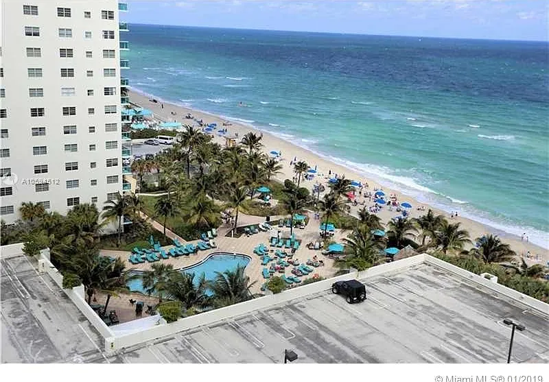 Tides On Hollywood Beach — Photo 3